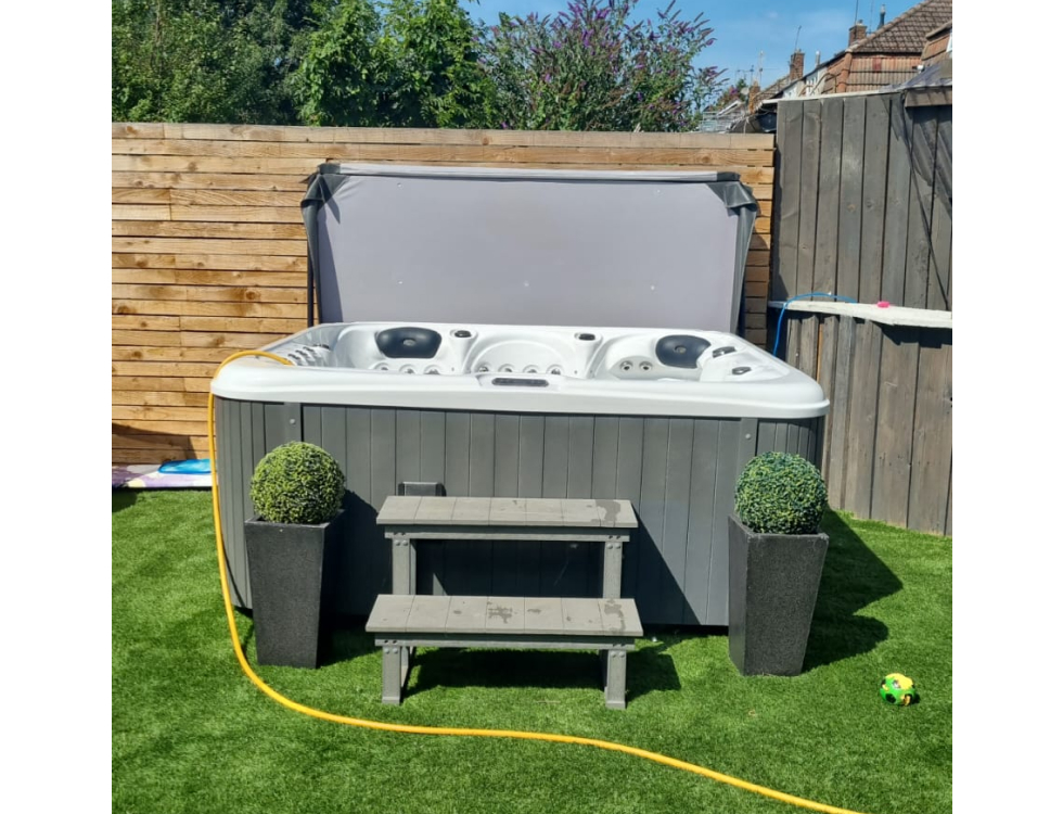 filling hot tub with hose