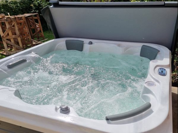 Oceana Plug and Play - 6 Person Hot Tub 