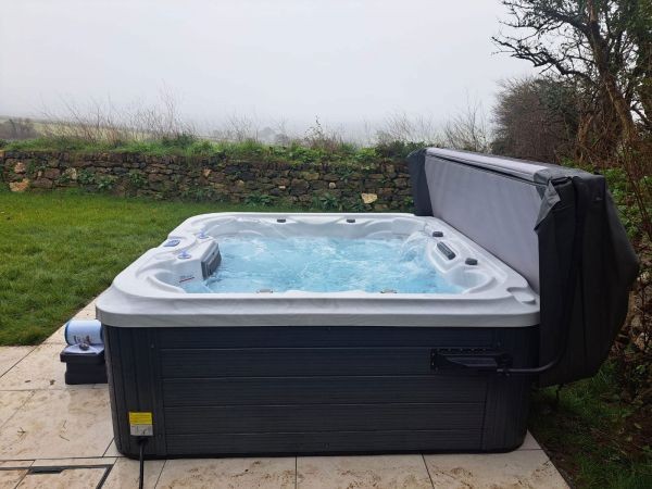 Seabrook - 7 Person Hot Tub