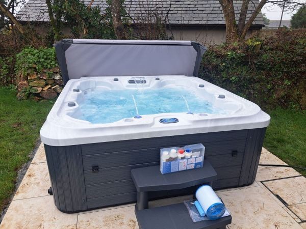 Seabrook - 7 Person Hot Tub